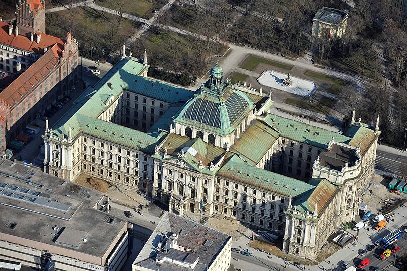 Luftaufnahme: Der Justizpalast in München
