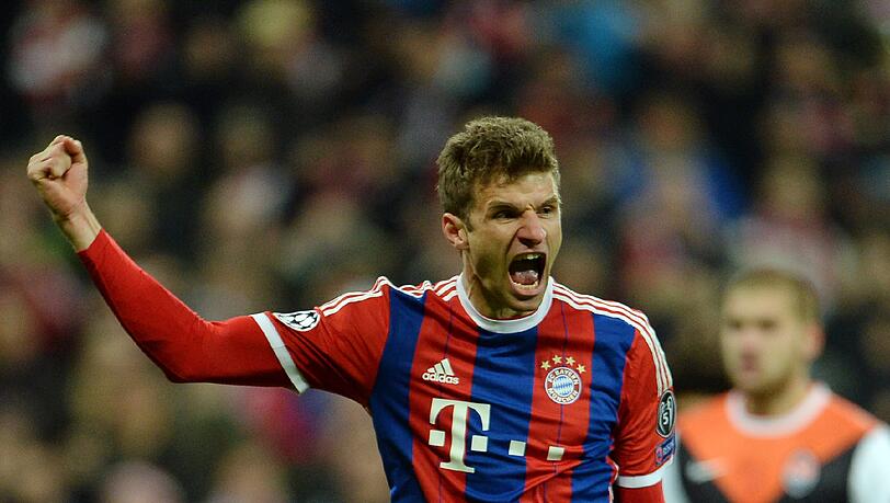 Thomas Müller stimmt sich schon mal auf das K.o.-Spiel im DFB-Pokal gegen Bayer Leverkusen ein Thomas Müller stimmt sich schon mal auf das K.o.-Spiel im DFB-Pokal gegen Bayer Leverkusen ein