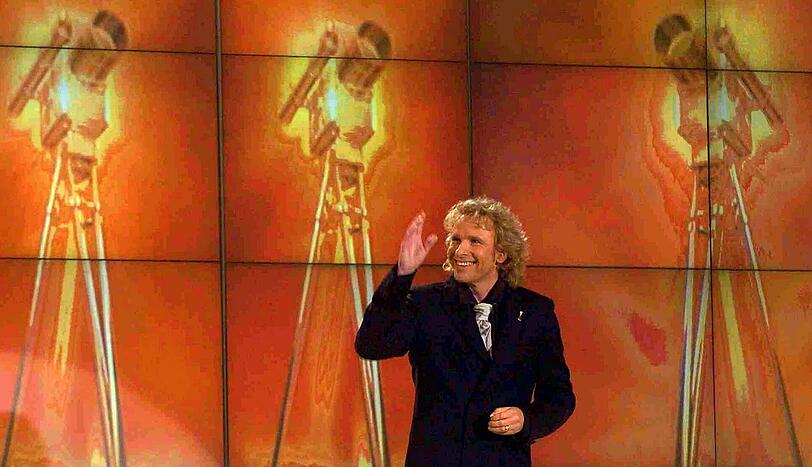 Die "Goldene Kamera" gehörte auch zu den großen Glamour-Auftritten des Entertainers. Neben Hape Kerkeling, der die Preis-Gala auch manchmal moderierte, war Gottschalk über Jahre die klare Nummer eins.