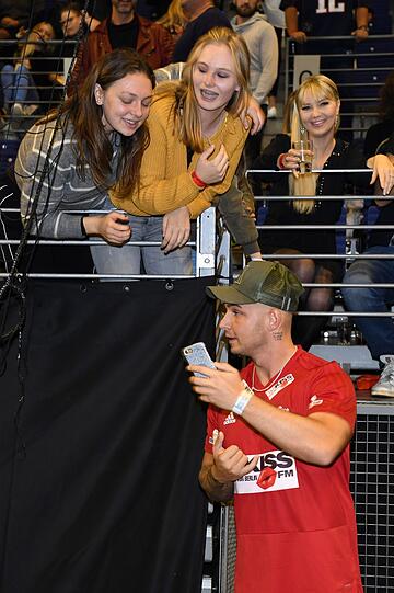 Pietro Lombardi mit Fans