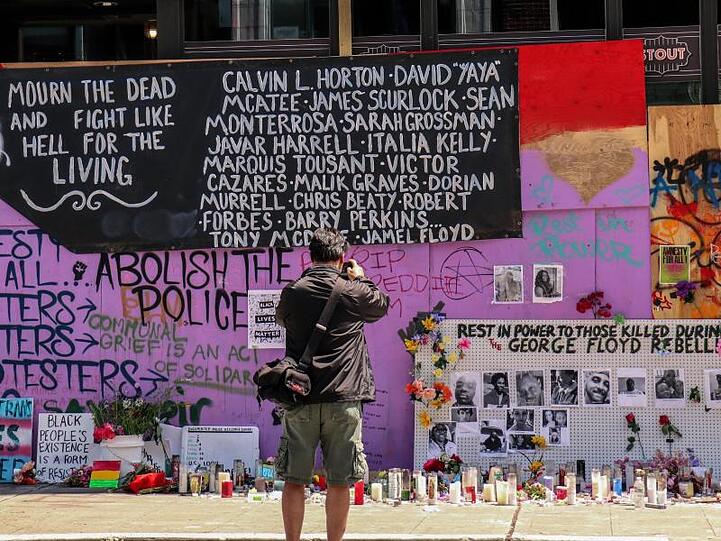 Demonstranten haben nach Tagen des Protests und Auseinandersetzungen mit der Polizei in Seattle unweit des Kapitols eine "Autonome Zone" eingerichtet.