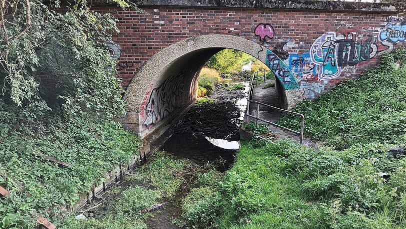 Fr&uuml;her Bach, jetzt Rinnsal: So sehen derzeit viele kleine Flie&szlig;gew&auml;sser in und um M&uuml;nchen aus.