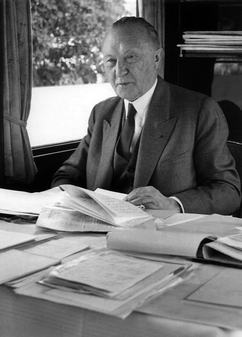 Der damalige Bundeskanzler Konrad Adenauer, aufgenommen am 23.08.1957.