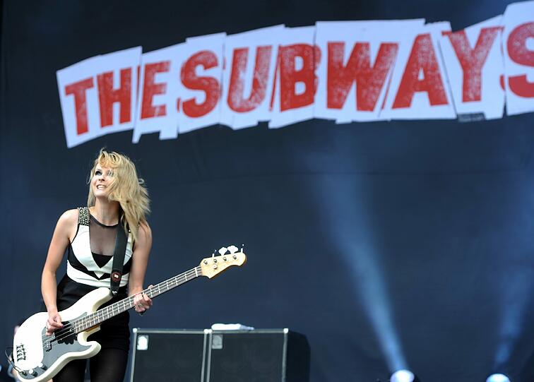 Frauenpower aus Deutschland: Manchmal hat man das Gefühl, die "Subways" seien an jedem Festival und würden auch nur solche spielen. Bequrmlichkeit kann man ihnen nicht unterstellen.