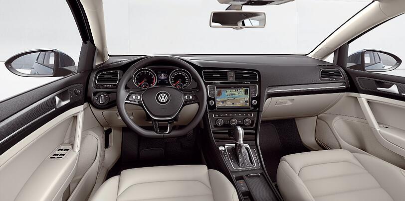 Vorbildlich übersichtlich und qualitativ hochwertig: Das Interieur des neuen VW Golf.