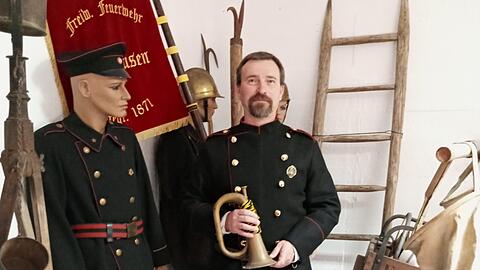 Die historische Uniform hat sich Andreas Abend extra schneidern lassen: ein sogenannter "Münchner Rock".