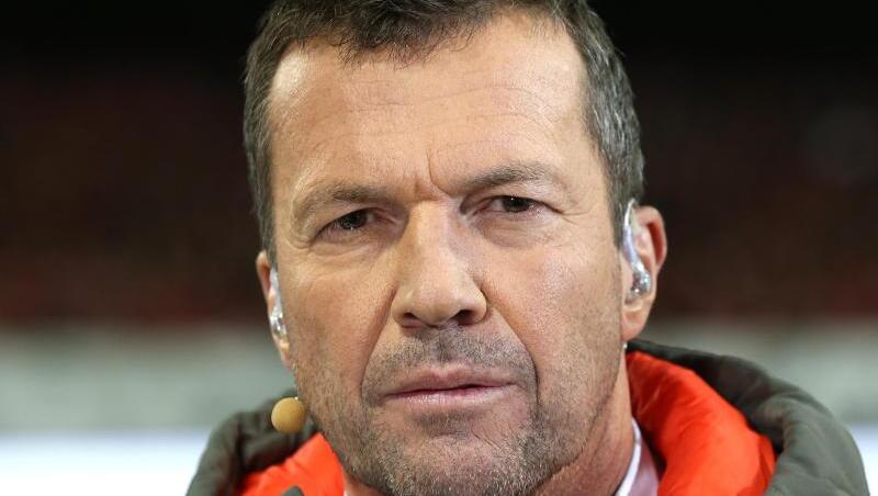 Lothar Matthäus steht vor Spielbeginn für ein Interview. Foto: Andreas Gora/dpa/Archivbild Lothar Matthäus steht vor Spielbeginn für ein Interview. Foto: Andreas Gora/dpa/Archivbild