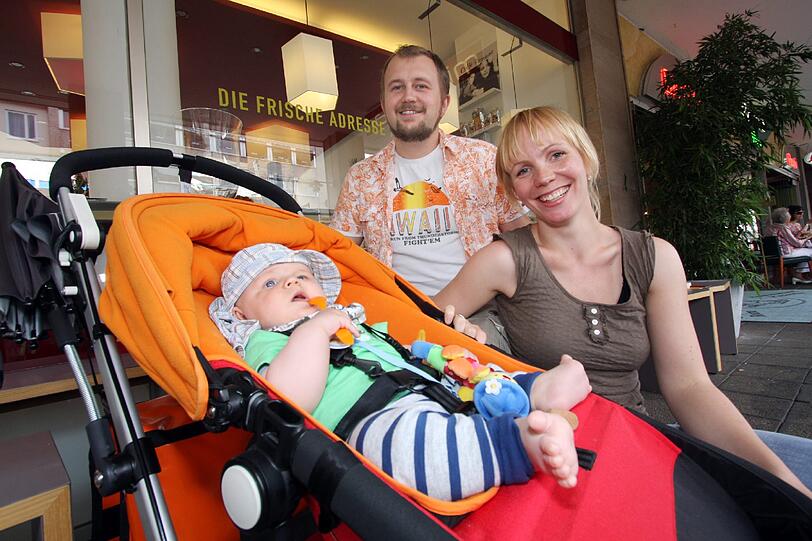 Steffi (25) und Christoph (29) Jahn mit ihrem Sohn Finn (5 Monate): "Bei uns ist der Babyboom voll angekommen&ldquo; - bei den meisten Nürnbergern nicht.