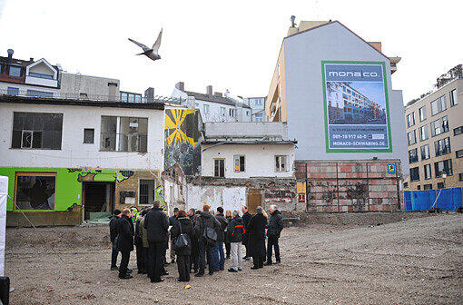 Feilitzschstraße 7: Früher stand hier die Schwabinger 7, heute sollen Luxuswohnungen gebaut werden. Aber dagegen wehren sich nun die Anwohner. Das Verwaltungsgericht veranstaltete eine Baustellenbegehung.
