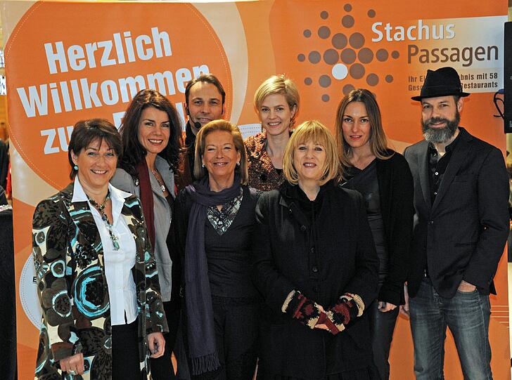 Die Jury : Inge Vogt, Nicola Tiggeler, Alex-Klaus Stecher, Marie Waldburg, Isabel zu Hohenlohe-Jagstberg, Patricia Riekel, Sorana Puie, Gunnar Hämmerle.