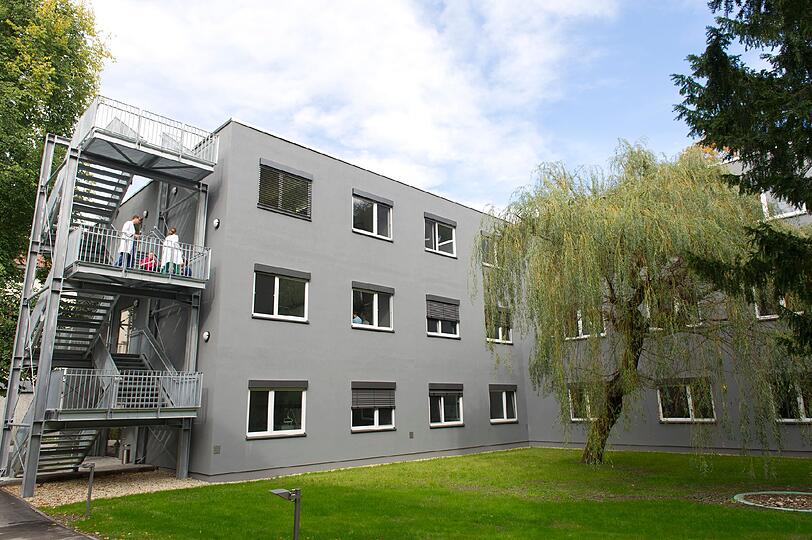 Für die Bauzeit gibt es dieses Ersatzbettenhaus.