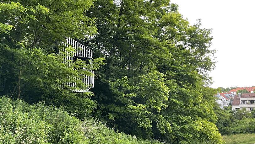 Richtig schön im Grünen: das Baumhaus. Richtig schön im Grünen: das Baumhaus.