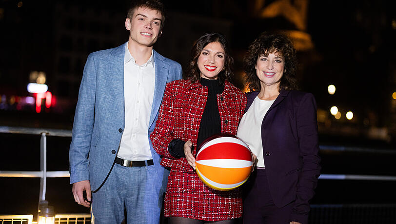 "Für alle Fälle Familie" mit Isabel Varell (r.) lief ab dem 7. Oktober 2024 bei Sat.1. Nun hat der Sender eine radikale Entscheidung getroffen.