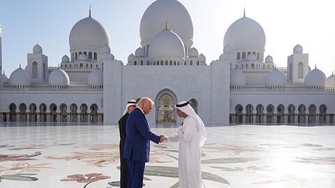 In den Emiraten besuchte US-Präsident Trump die Große Scheich Sajid-Moschee - eine der größten weltweit.