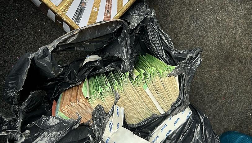 Gegen den Mann wird nun wegen Geldw&auml;sche ermittelt. (Symbolbild)
