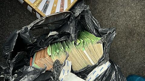 Gegen den Mann wird nun wegen Geldw&auml;sche ermittelt. (Symbolbild)