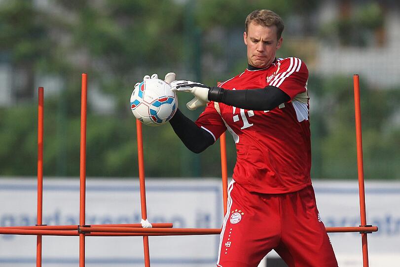 Ribéry ist wieder dabei, Lahm und Heynckes schreiben Autogramme, Neuer hechtet nach dem Ball: Bilder aus dem Trainingslager der Bayern am Gardasee