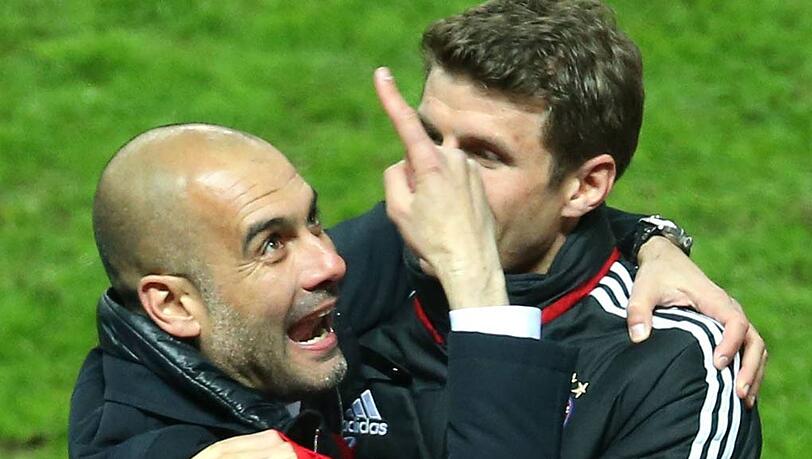 Es geht noch weiter nach oben: Pep Guardiola herzt Thomas Müller. Es geht noch weiter nach oben: Pep Guardiola herzt Thomas Müller.