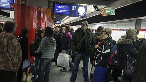 Geduld benötigen die Fahrgäste am Mittwochmittag auf der Stammstrecke. Geduld benötigen die Fahrgäste am Mittwochmittag auf der Stammstrecke.