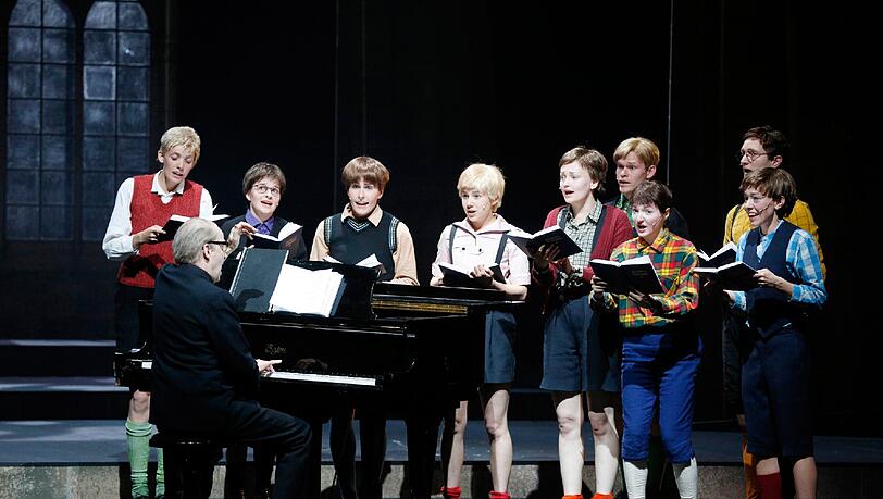 Der musikalischer Abend von Franz Wittenbrink am Berliner Ensemble. Heute ist er im Kino – mit anschließender Publikumsdiskussion. Der musikalischer Abend von Franz Wittenbrink am Berliner Ensemble. Heute ist er im Kino – mit anschließender Publikumsdiskussion.