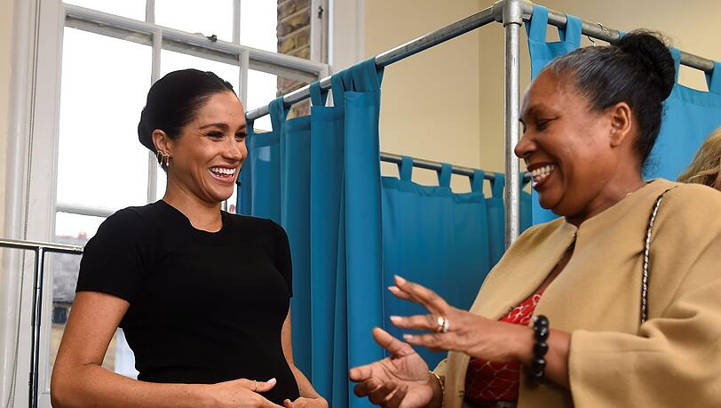 Das Jahr begann positiv für die schwangere Herzogin Meghan: Sie wurde zur Schirmherrin von vier wohltätigen Projekten ernannt, darunter das National Theatre, die Vereinigung der Commonwealth-Universitäten, eine Tierschutzorganisation und eine Einrichtung, die Frauen auf dem Arbeitsmarkt fördert. Das Jahr begann positiv für die schwangere Herzogin Meghan: Sie wurde zur Schirmherrin von vier wohltätigen Projekten ernannt, darunter das National Theatre, die Vereinigung der Commonwealth-Universitäten, eine Tierschutzorganisation und eine Einrichtung, die Frauen auf dem Arbeitsmarkt fördert.