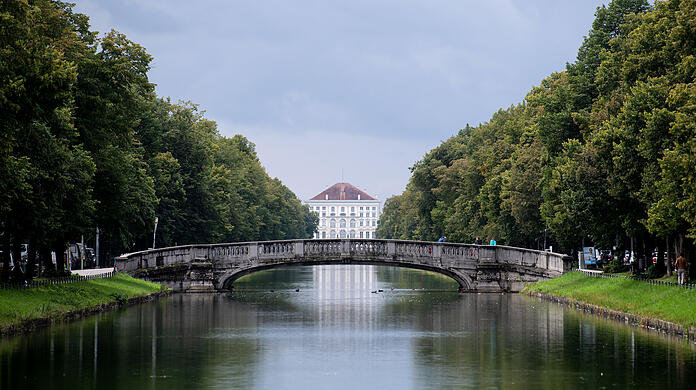 Im Bereich des Nymphenburger Schlosskanals wurden die beiden 14-Jährigen überfallen. (Archivbild)