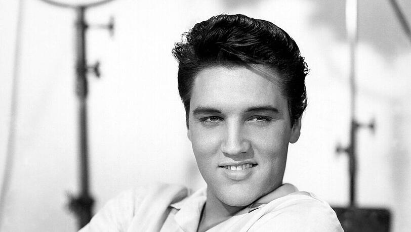 Die KI bringt ihn wieder auf die Bühne: Elvis Presley.