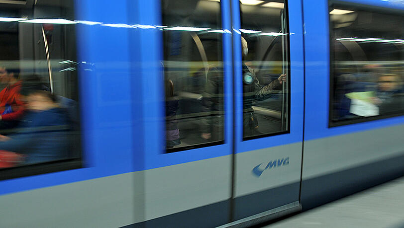 Die Münchner Verkehrsgesellschaft (MVG) baut ihren Fahrplan an Weihnachten und Silvester aus. (Archivbild) Die Münchner Verkehrsgesellschaft (MVG) baut ihren Fahrplan an Weihnachten und Silvester aus. (Archivbild)
