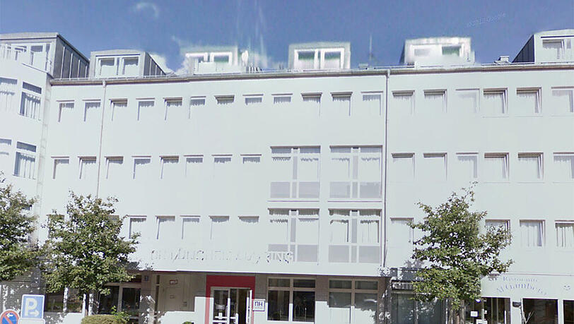 Das NH Hotel in Ramersdorf. Hier hat Montagnacht ein Kleinbus der Bundeswehr gebrannt. Das NH Hotel in Ramersdorf. Hier hat Montagnacht ein Kleinbus der Bundeswehr gebrannt.
