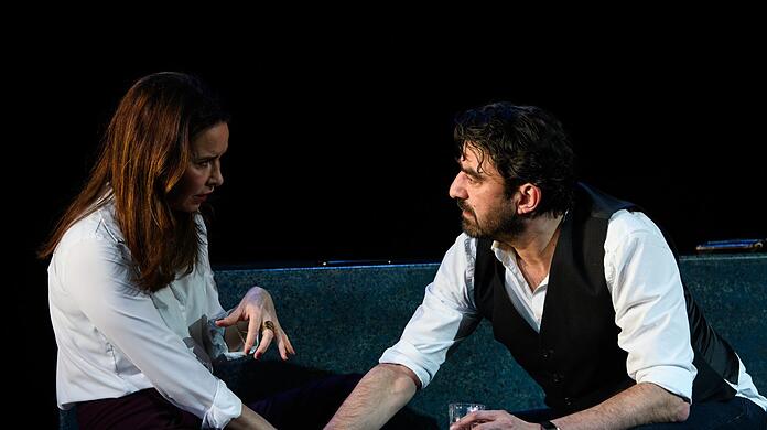 Katharina Müller-Elmau und Michele Cuciuffo in "Die Wahrheiten".