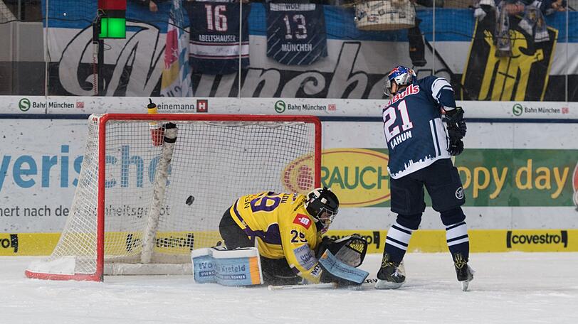 Kahun (r.) mit dem entscheidenen Penalty.