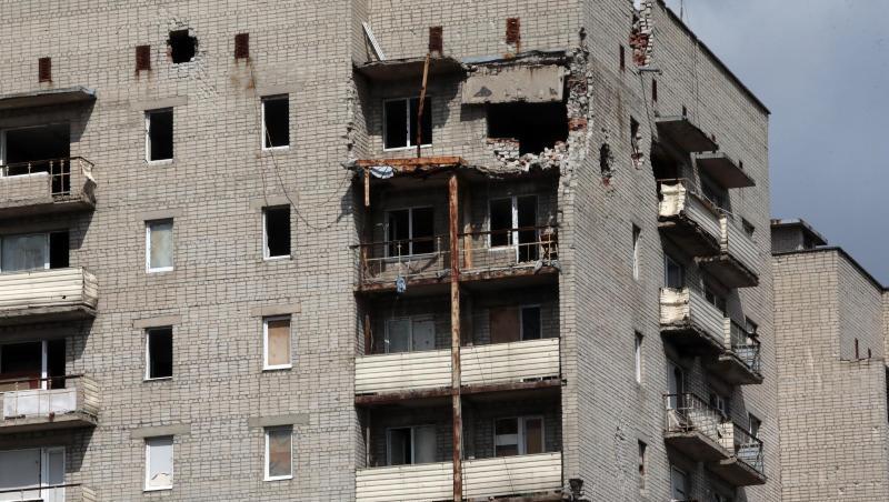 Ein Wohngebäude zeigt deutliche Schäden in der Stadt Awdijiwka im pro-russischen Separatistengebiet der Region Donezk in der Ostukraine.