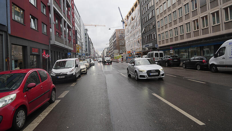 Radfahren macht zwischen all den Autos auf der Schwanthalerstraße momentan keinen Spaß. Das soll sich ändern.