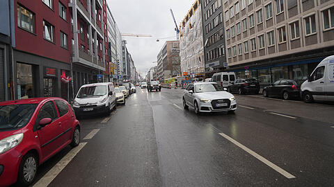 Radfahren macht zwischen all den Autos auf der Schwanthalerstraße momentan keinen Spaß. Das soll sich ändern.
