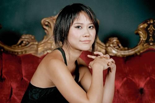 Auf dem Podium stellt die sanfte Yuja Wang neue Geschwindigkeitsrekorde bei Brahms&rsquo; &bdquo;Paganini-Variationen&ldquo; auf.
