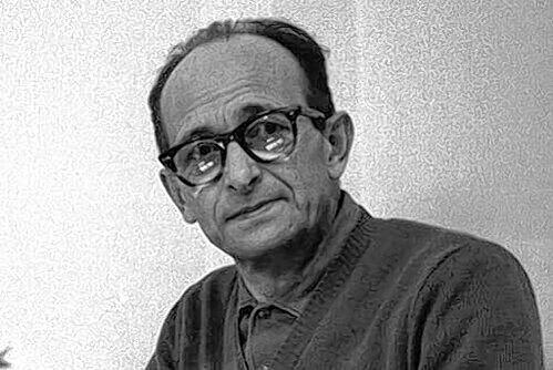 Auch Adolf Eichmann, der Organisator des Holocaust, fand mit Hilfe der Kirche in Südamerika eine neue Heimat. Der israelische Geheimdienst entführte ihn. In Israel wurde er 1960 zum Tod verurteilt.