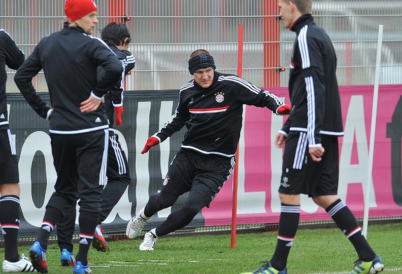 Ob Mario Gomez, Franck Ribery oder Bastian Schweinsteiger - die Bayern geben beim Abschlusstraining vor dem Rückspiel gegen Basel in der Säbener Straße nochmal Gas - hier die Bilder...