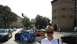 Markus Uhrig vor dem Isartor. Markus Uhrig vor dem Isartor.