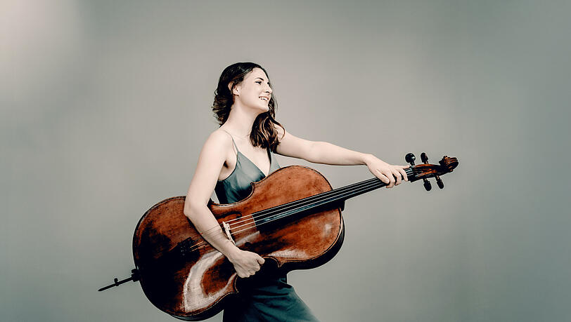 Die Cellistin Katja Deutsch studiert im Master bei Jean-Guihen Queyras an der Hochschule für
Musik Freiburg. Die Cellistin Katja Deutsch studiert im Master bei Jean-Guihen Queyras an der Hochschule für
Musik Freiburg.