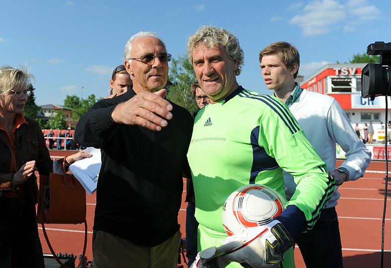 Man kennt sich: Franz Beckenbauer mit Sepp Maier.