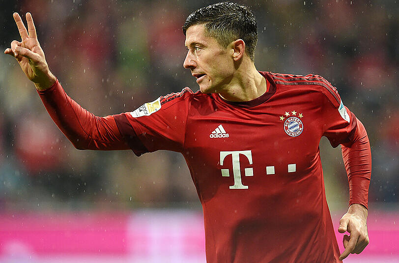 Jetzt beginnen die Rechenspiele: Robert Lewandowski lässt seine Berater wegen eines deutlich höheren Gehalts pokern.