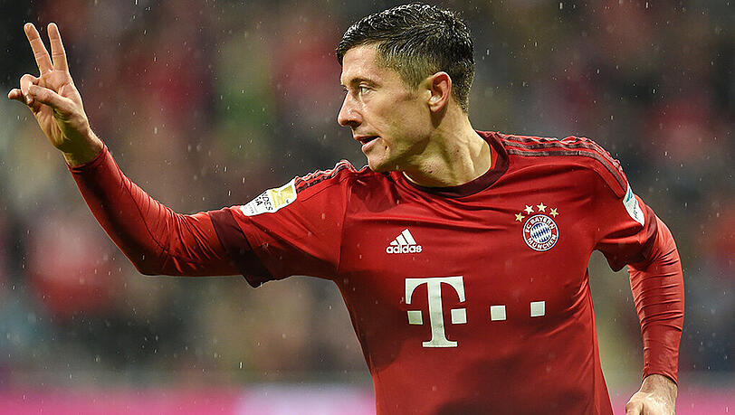 Jetzt beginnen die Rechenspiele: Robert Lewandowski lässt seine Berater wegen eines deutlich höheren Gehalts pokern. Jetzt beginnen die Rechenspiele: Robert Lewandowski lässt seine Berater wegen eines deutlich höheren Gehalts pokern.