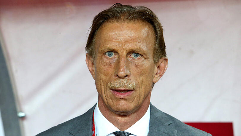 Trainer Christoph Daum verpasste mit Rumänien die WM-Endrunde. Trainer Christoph Daum verpasste mit Rumänien die WM-Endrunde.