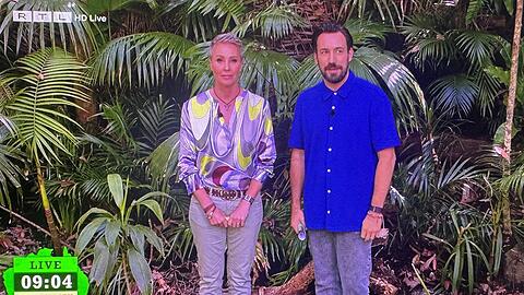 Jan Köppen, hier neben Sonja Zietlow, teilt im Dschungelcamp gegen Oliver Pocher aus.