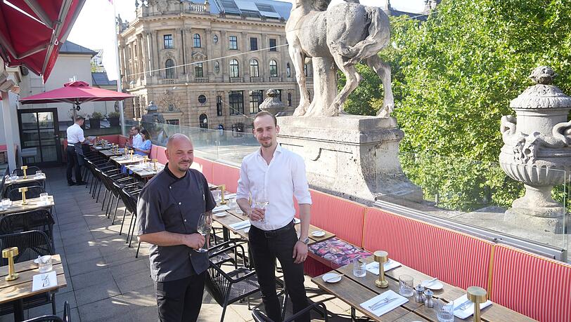 Küchenchef Alex Riedel (l.) und Restaurantleiter Stefan Cyrol laden ein zur Ess-Klasse ins "Grill im Künstlerhaus" in München.