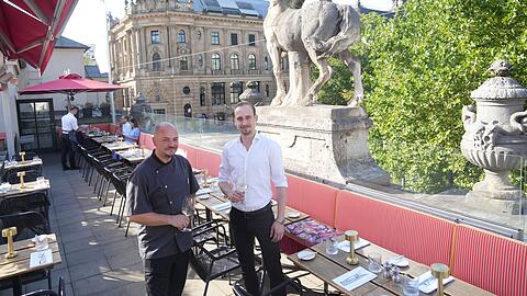 Küchenchef Alex Riedel (l.) und Restaurantleiter Stefan Cyrol laden ein zur Ess-Klasse ins "Grill im Künstlerhaus" in München.