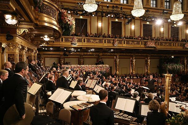 Die Wiener Philharmoniker unter Dirigent Riccardo Muti beim Neujahrskonzert 2025 im Goldenen Saal des Musikvereins in Wien. Die Wiener Philharmoniker unter Dirigent Riccardo Muti beim Neujahrskonzert 2025 im Goldenen Saal des Musikvereins in Wien.