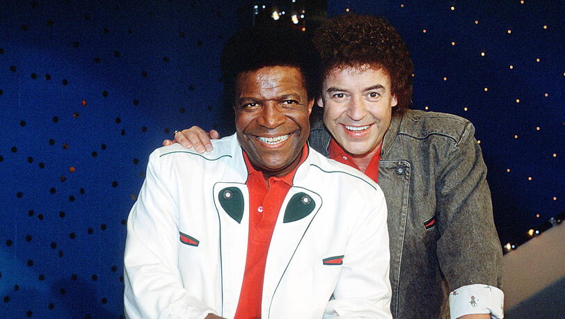 Roberto Blanco und Tony Marshall bei der ZDF-Hitparade im Jahr 1990.