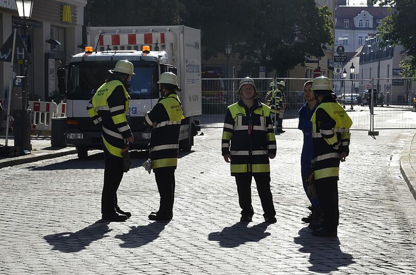 Schwabing am Tag nach der Bombensprengung: Die Spuren der Detonation sind deutlich zu erkennen, teilweise hat sie schwere Schäden verursacht. Derzeit werden die Schäden an den Gebäuden der Umgebung erfasst.