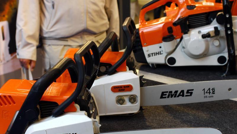 Echte Kettensägen der Firma Stihl und Fälschungen in einer Ausstellung zu den Gefahren bei gefälschten Produkten. Echte Kettensägen der Firma Stihl und Fälschungen in einer Ausstellung zu den Gefahren bei gefälschten Produkten.